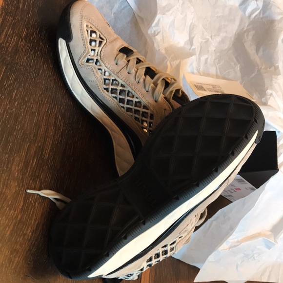 Chanel Sneakers brand new ! 35.5 - Picture 4 of 11